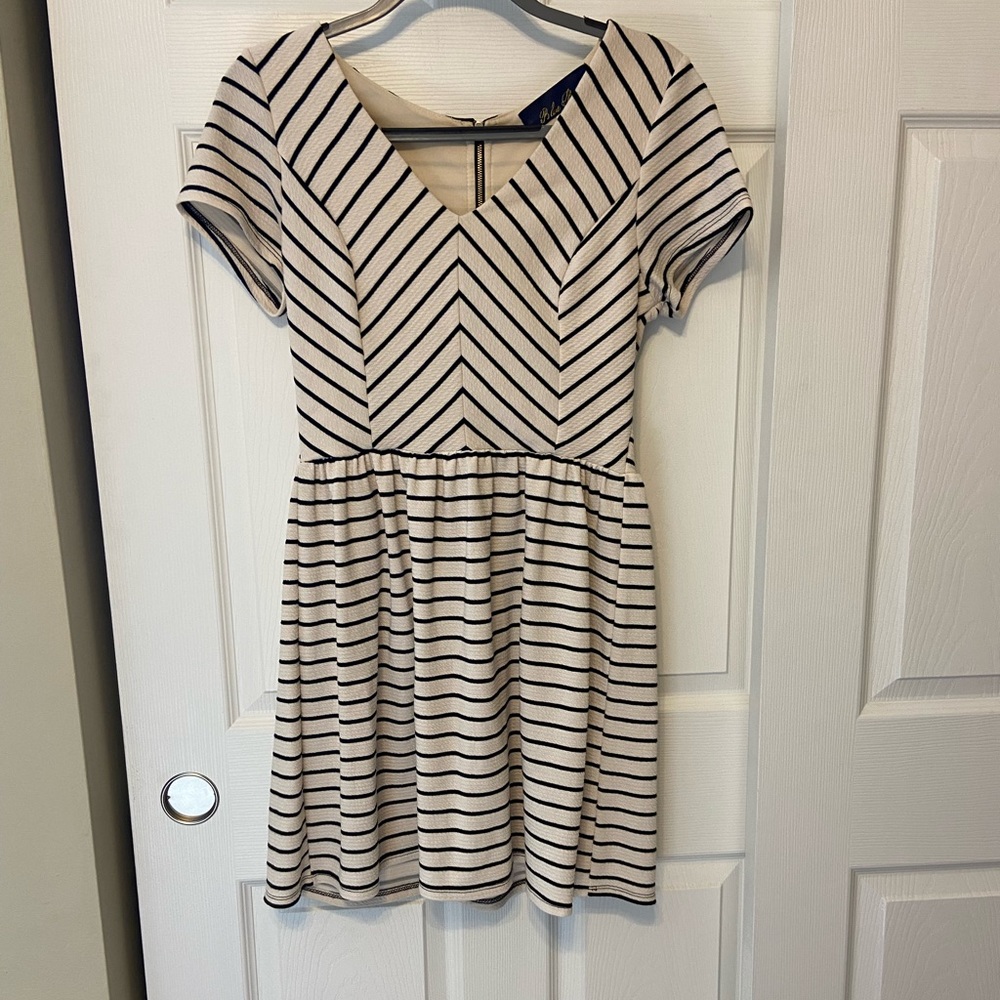 Black and white stripped short sleeve dress